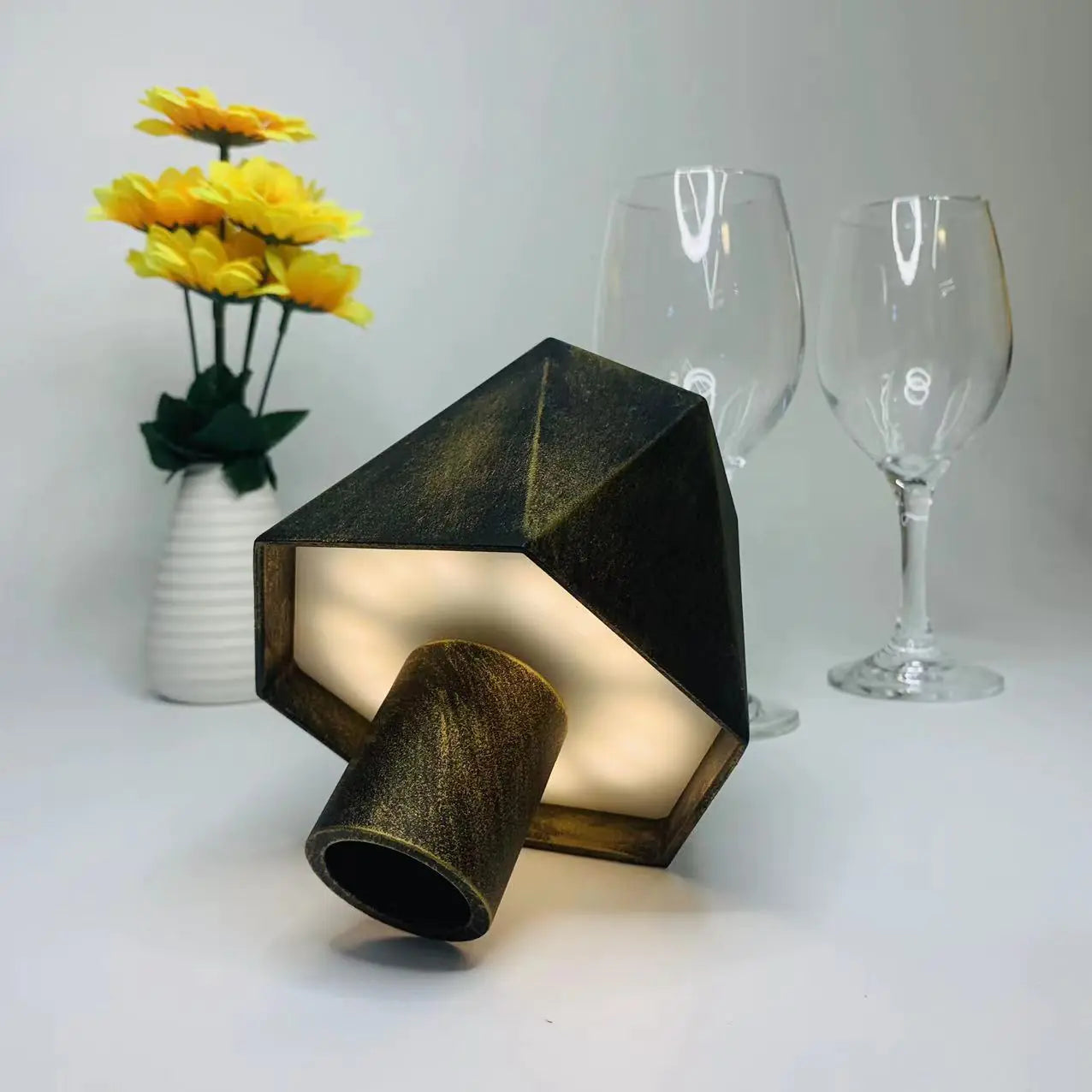 Éclat Octagonal Lamp